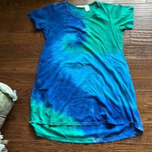 Tie died tee shirt dress with pockets.